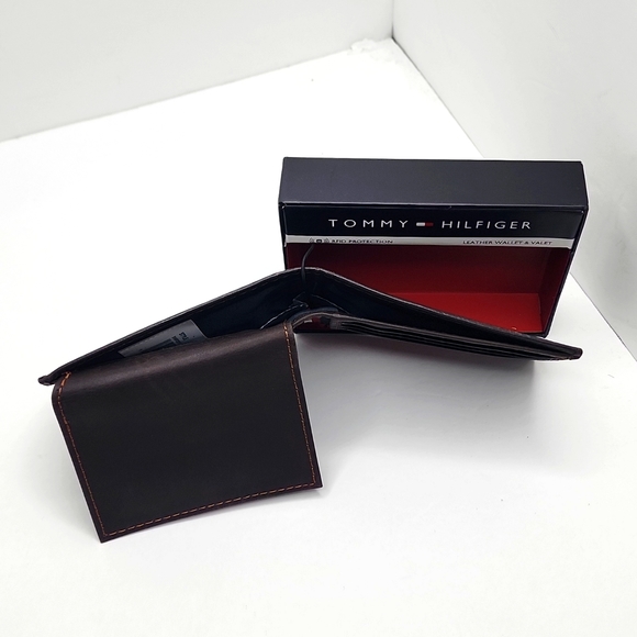 ⭐️TOMMY HILFIGER 💯 MENS WALLET DARK BROWN - Picture 7 of 11